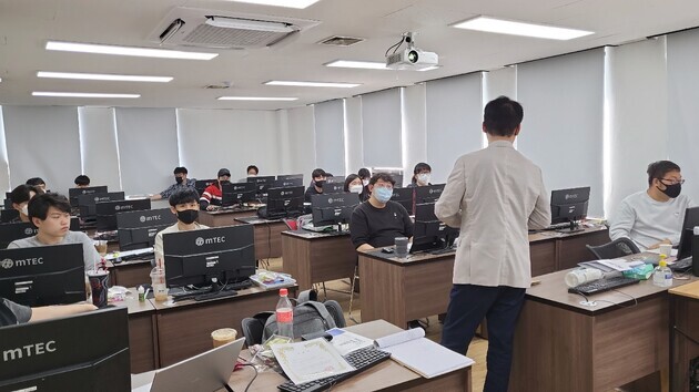 20220504_21년 IT 4차_수료식(2).jpg