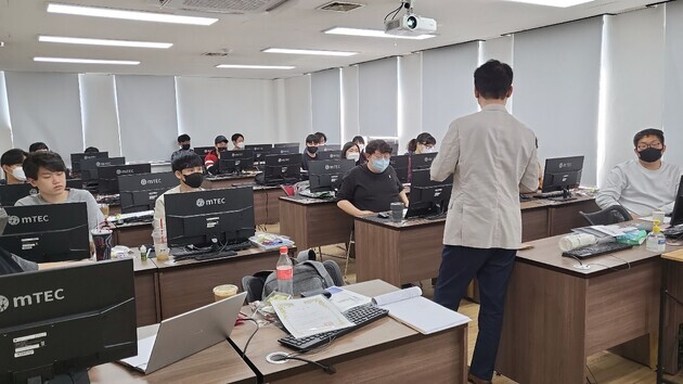 20220504_21년 IT 4차_수료식(1).jpg