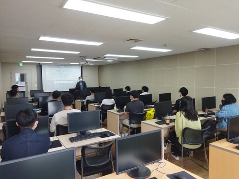 20220513_22년 IT 2차_오리엔테이션_뒤(1).jpg